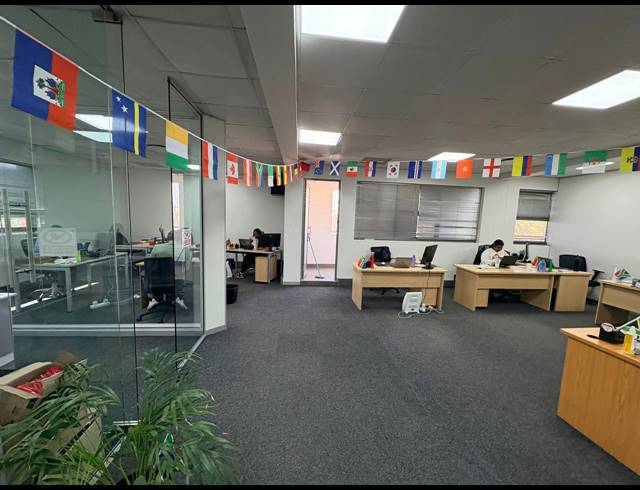 123M² OFFICE TO LET IN MIDRIDGE PARK
